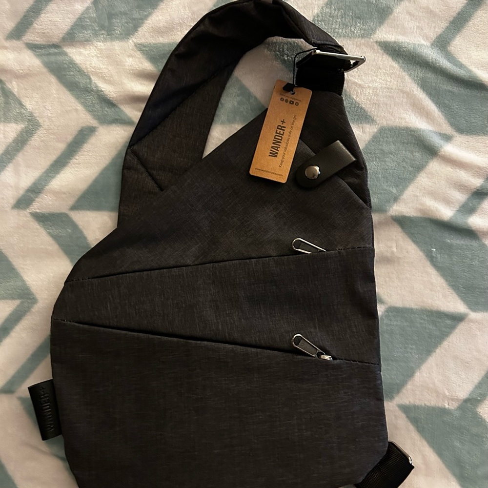 Wander Charcoal Messenger Bag